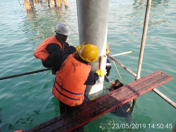 Pekerjaan aplikasi kimia konstruksi pada dermaga