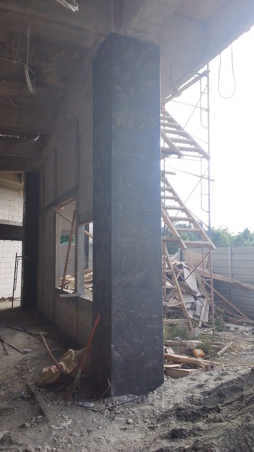 Perkuatan Struktur CFRP — dokumentasi aplikasi di lapangan (slide p-06)