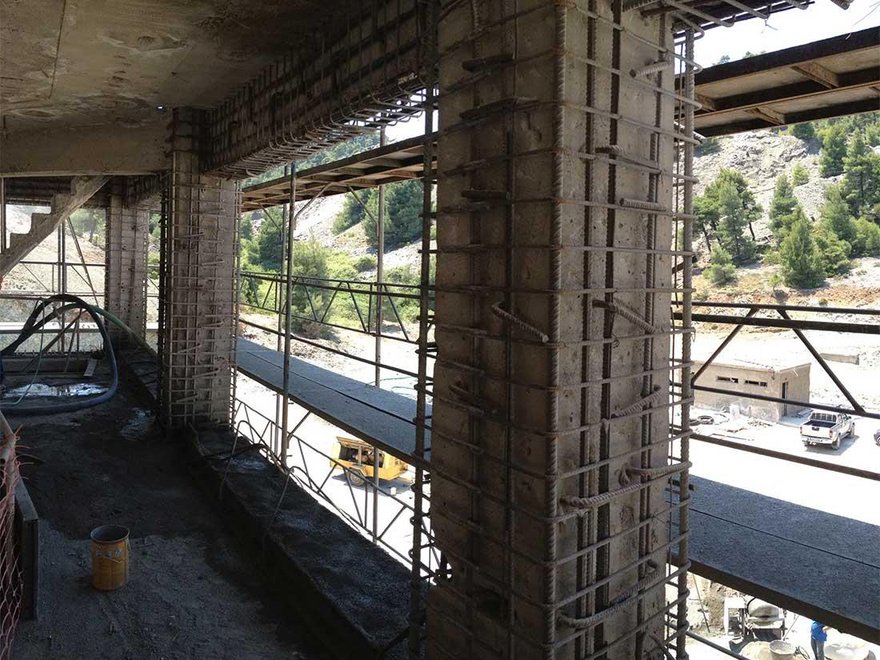 Concrete Jacketing — dokumentasi aplikasi di lapangan (slide p-10)