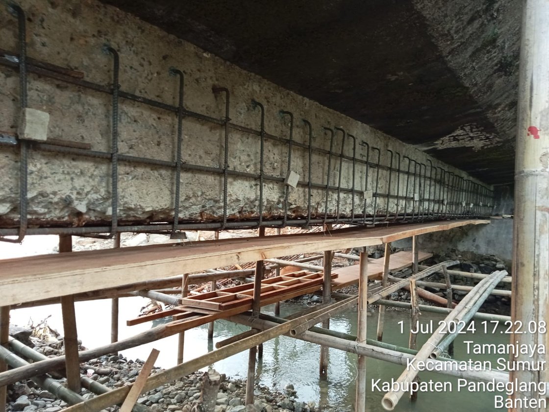 Grouting Non Shrink — dokumentasi aplikasi di lapangan (slide p-15)