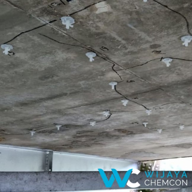 Crack Injeksi Resin — dokumentasi aplikasi di lapangan (slide p-20)