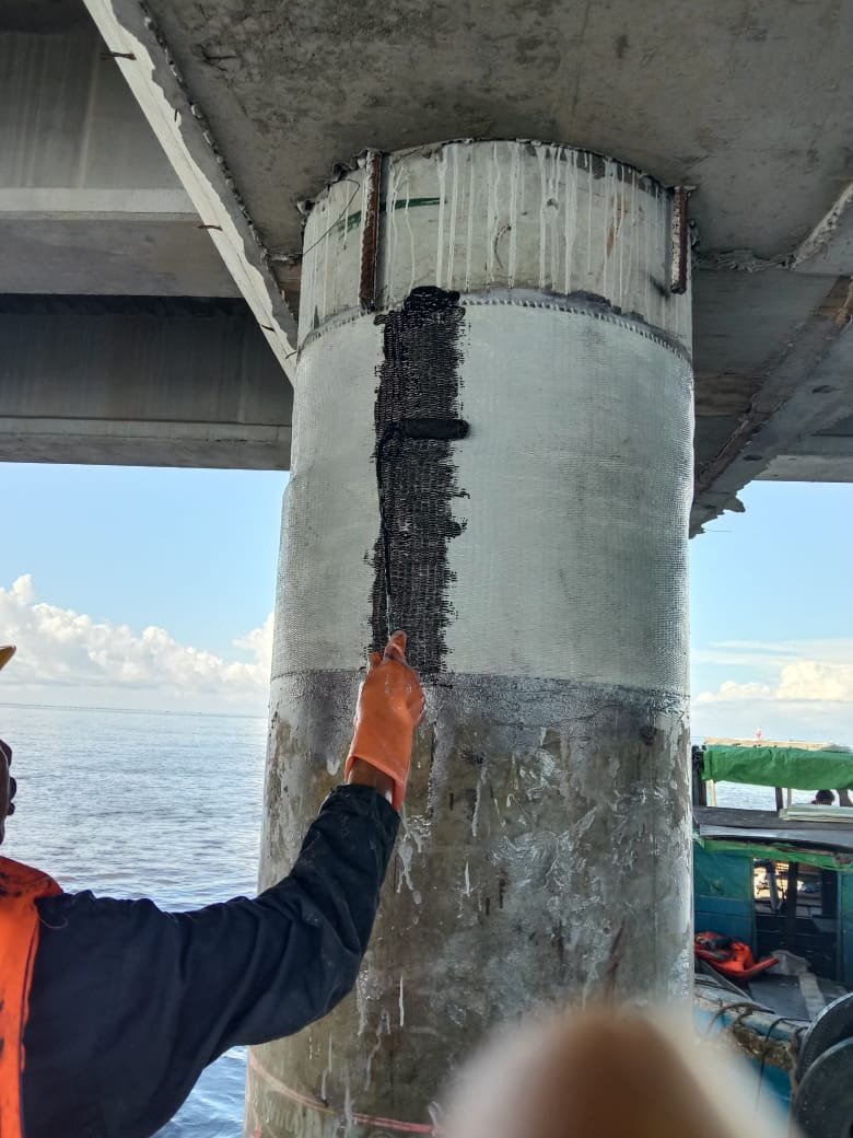 FRP Composite Wrapping — dokumentasi aplikasi di lapangan (slide p-25)