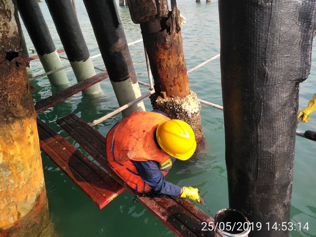 FRP Composite Wrapping — dokumentasi aplikasi di lapangan (slide p-27)