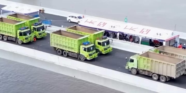 Loading test jembatan dengan truk beban